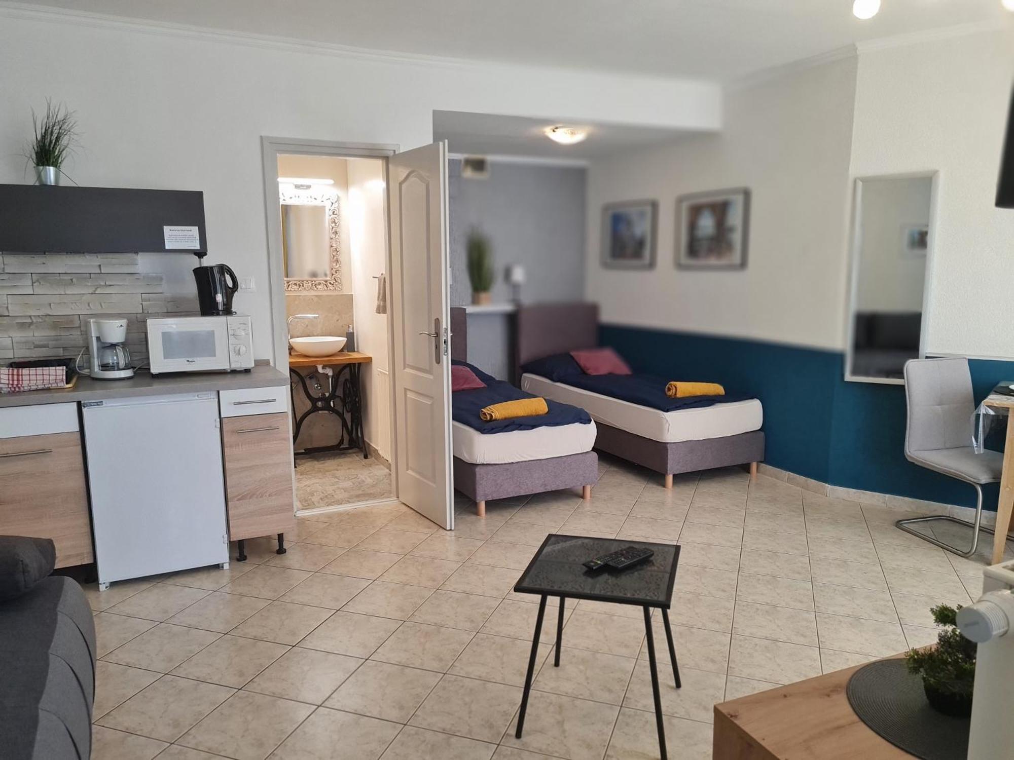 Csever Apartman Tata Kültér fotó