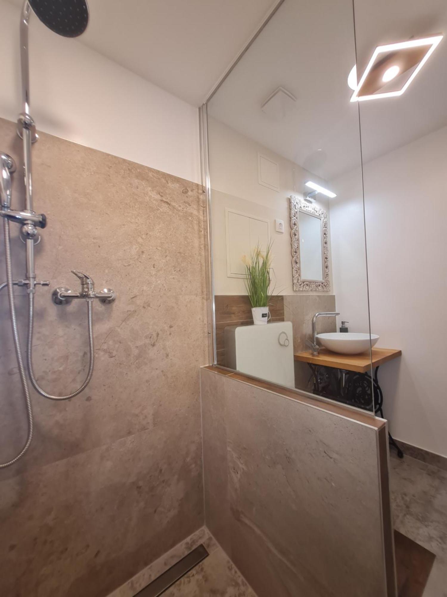 Csever Apartman Tata Kültér fotó