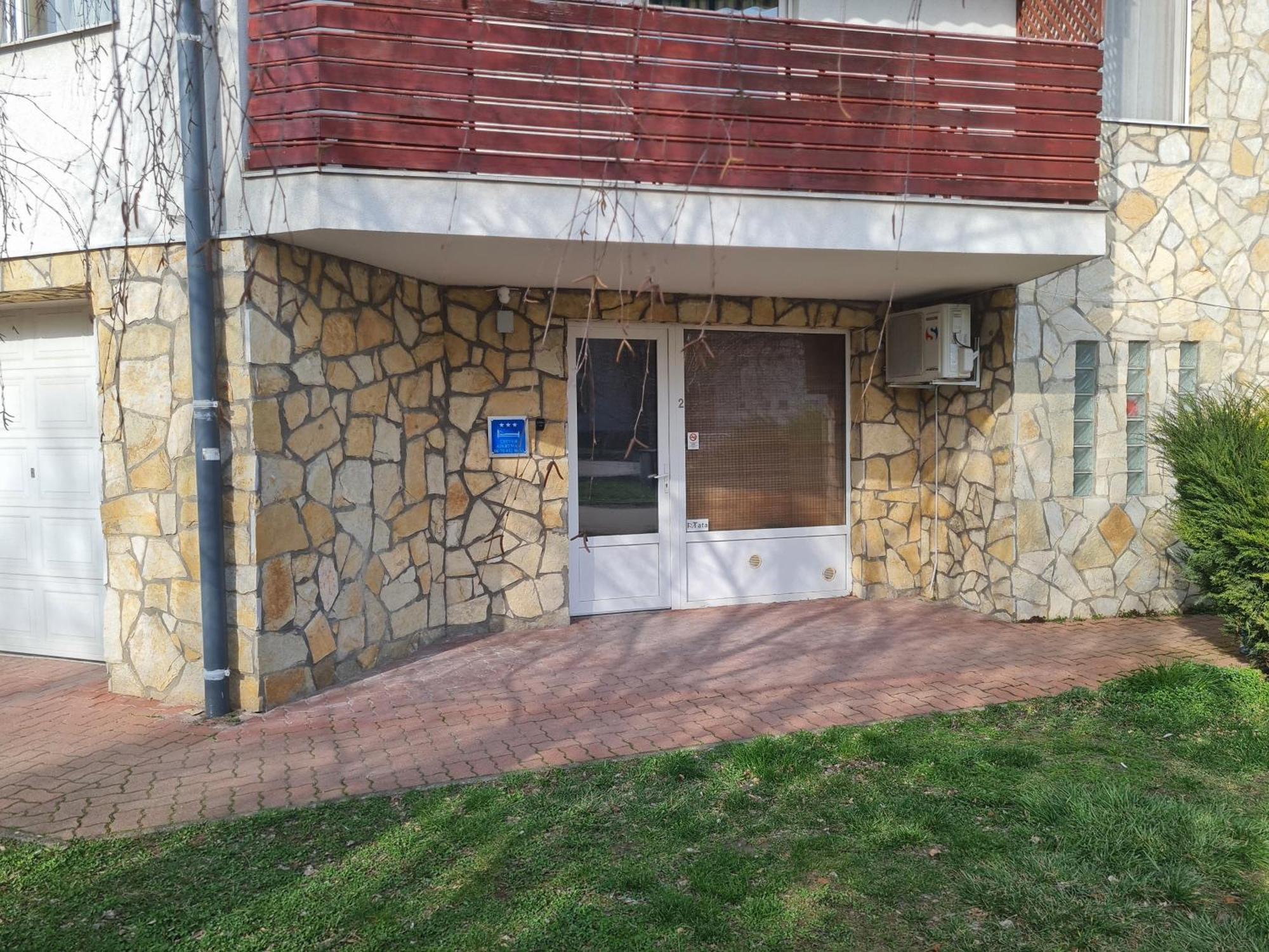 Csever Apartman Tata Kültér fotó